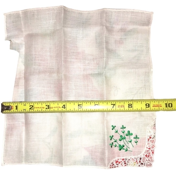 Vintage Embroidered Linen Hankerchief  in Box - Picture 5 of 6